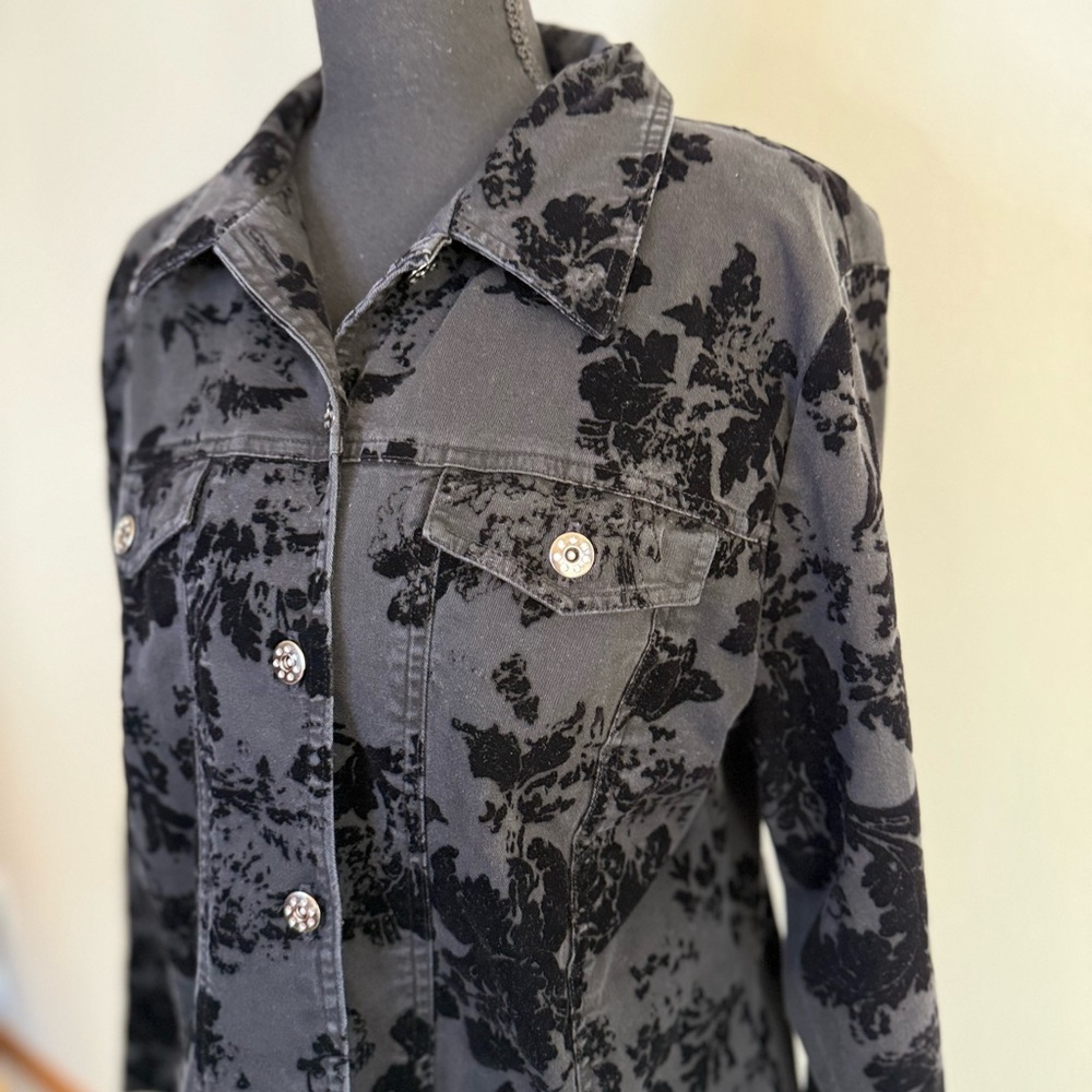 Black Floral Flocked Denim Jacket M Snap Front Statement Jacket - Picture 2 of 11